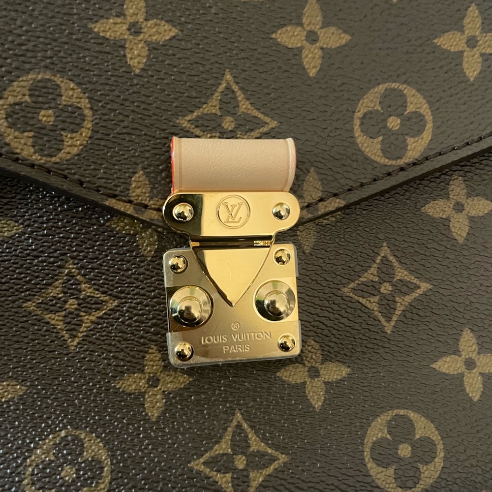 New Authentic Louis Vuitton Pochette Métis Bag. - Picture 5 of 13